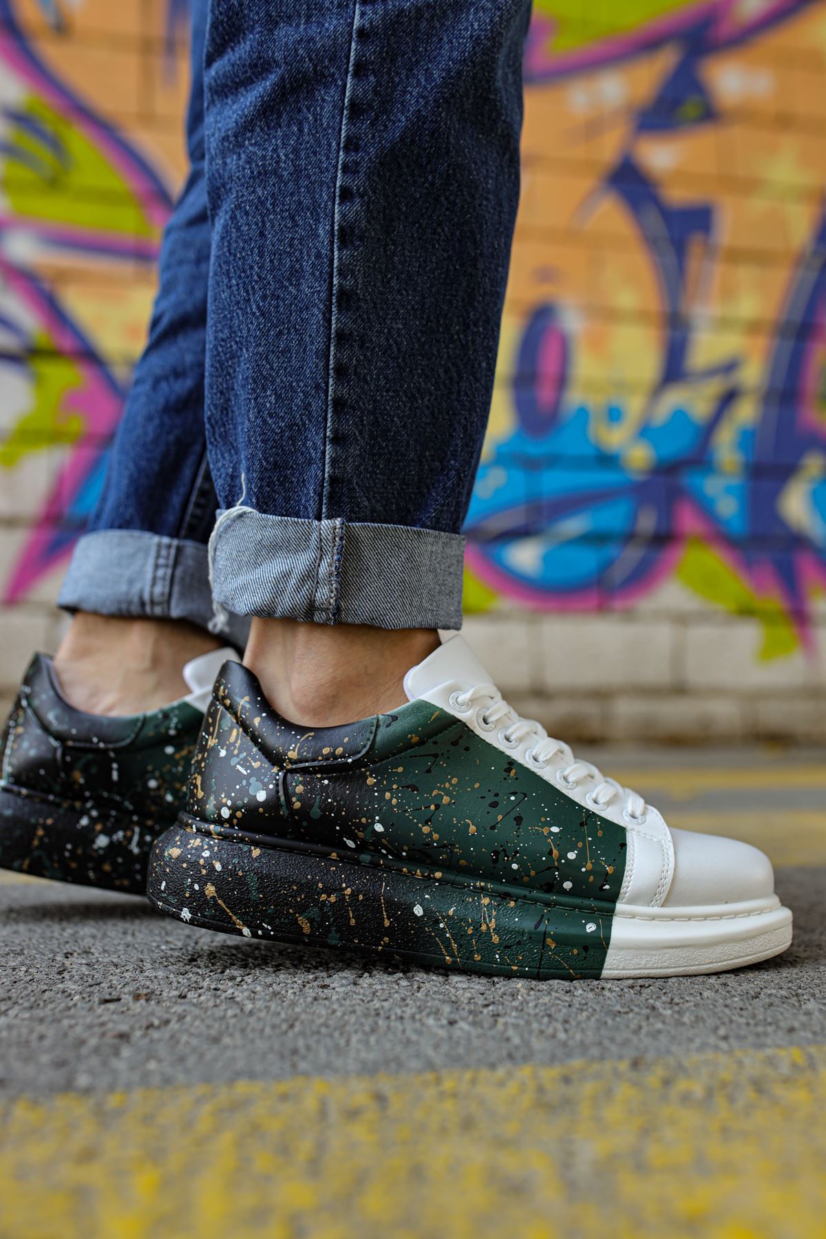 Grüner schwarzer Graffiti-Sneaker CH437