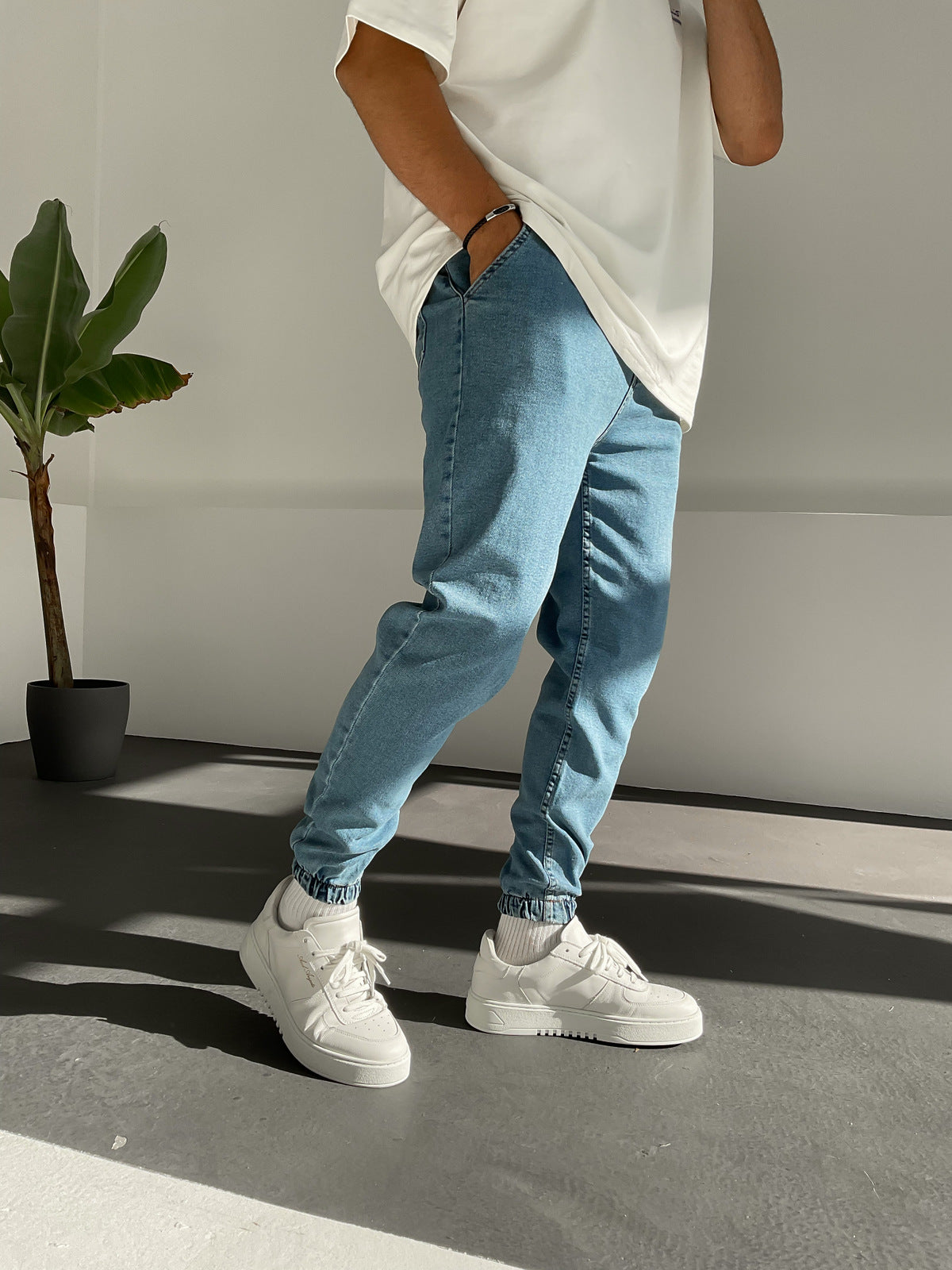 Eisblaue Jogger-Jeans BB5259