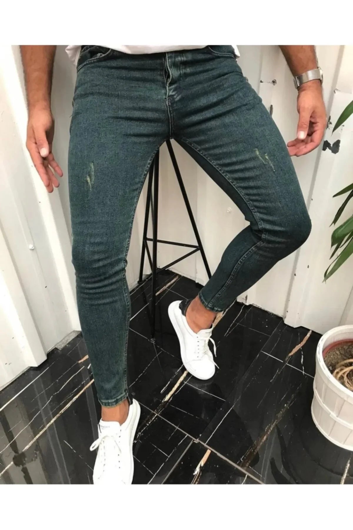 Zerrissene Röhrenjeans 999