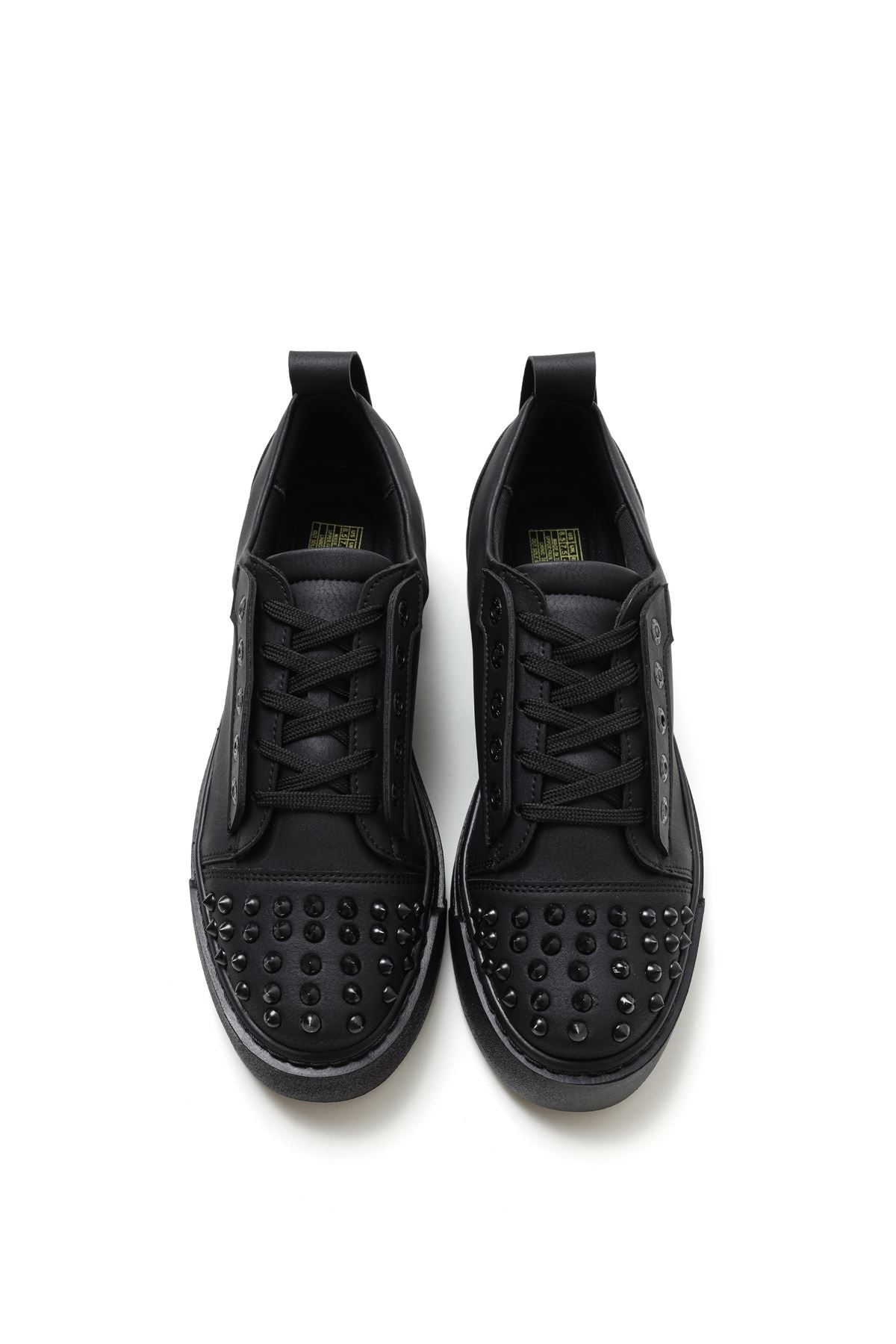 Dreifach schwarzer Sneaker CH169