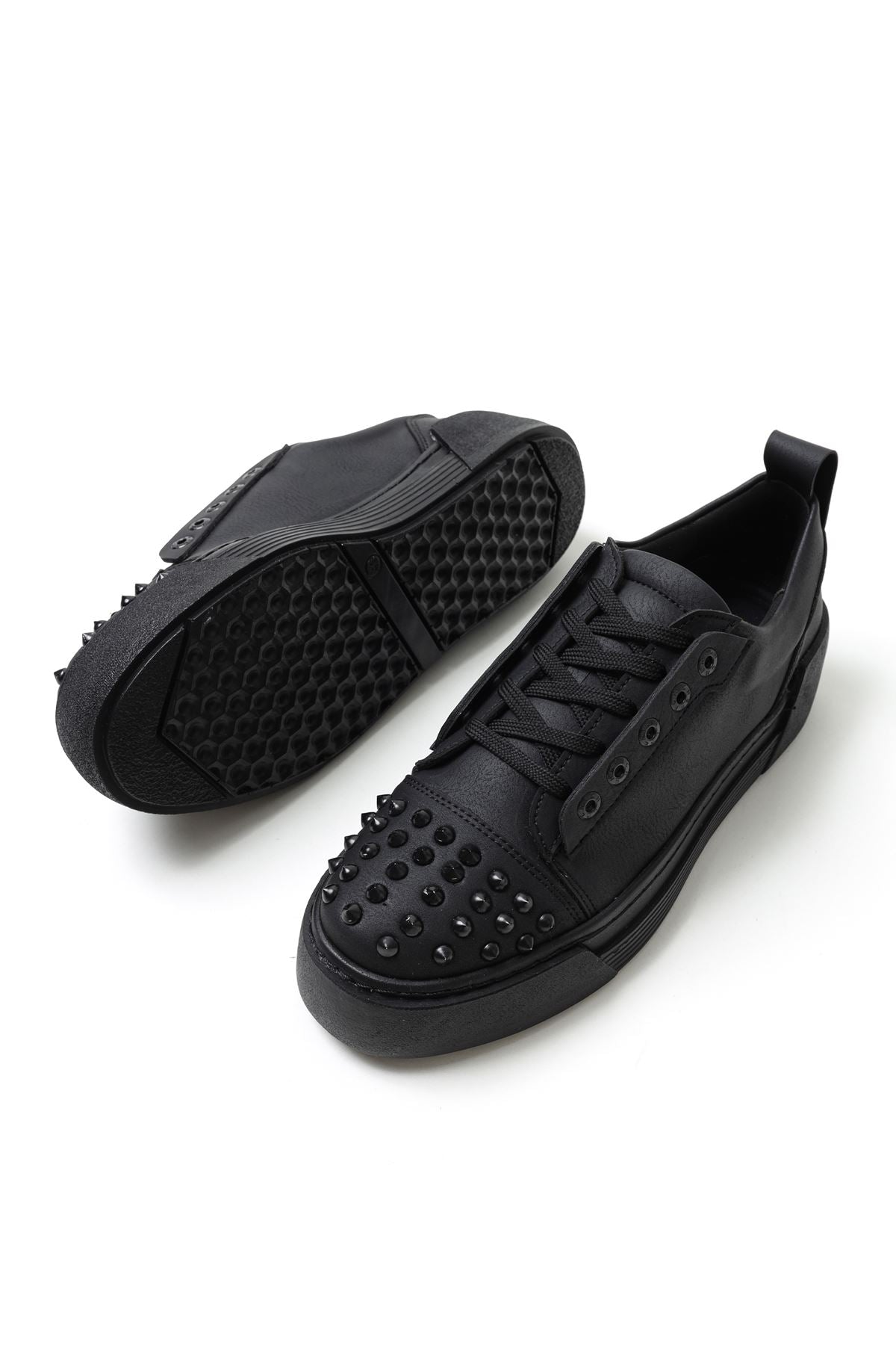 Dreifach schwarzer Sneaker CH169
