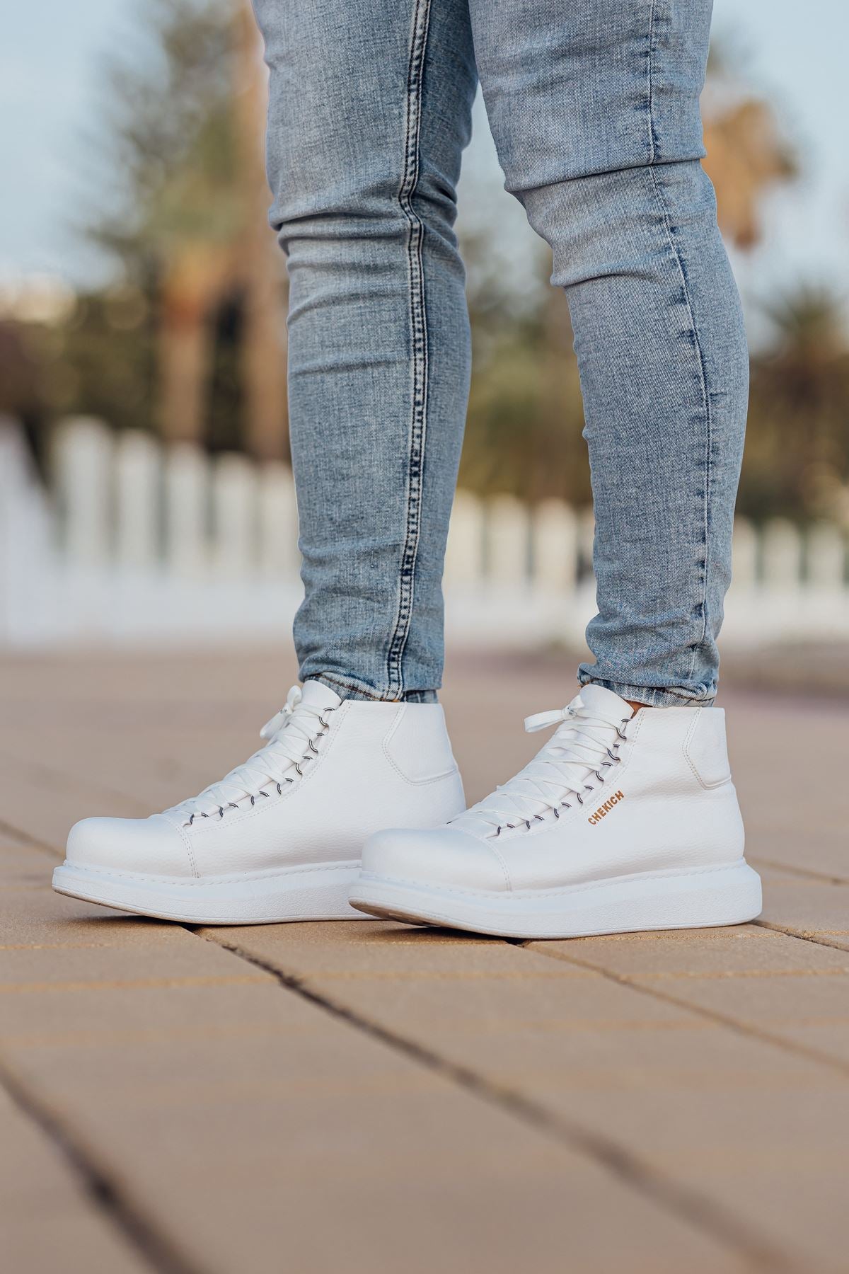 Triple White Mid Top Sneaker CH258