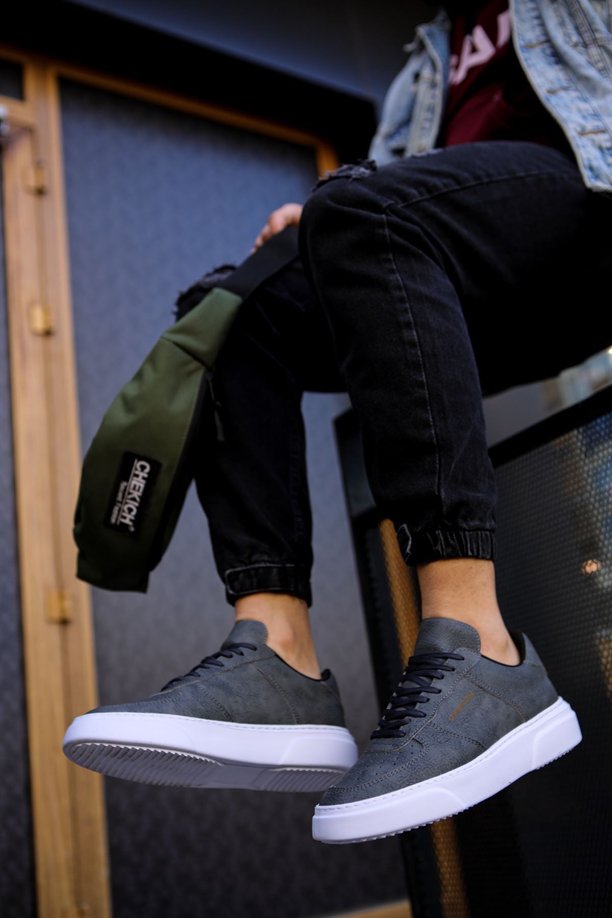 Anthracite Sneaker CH087