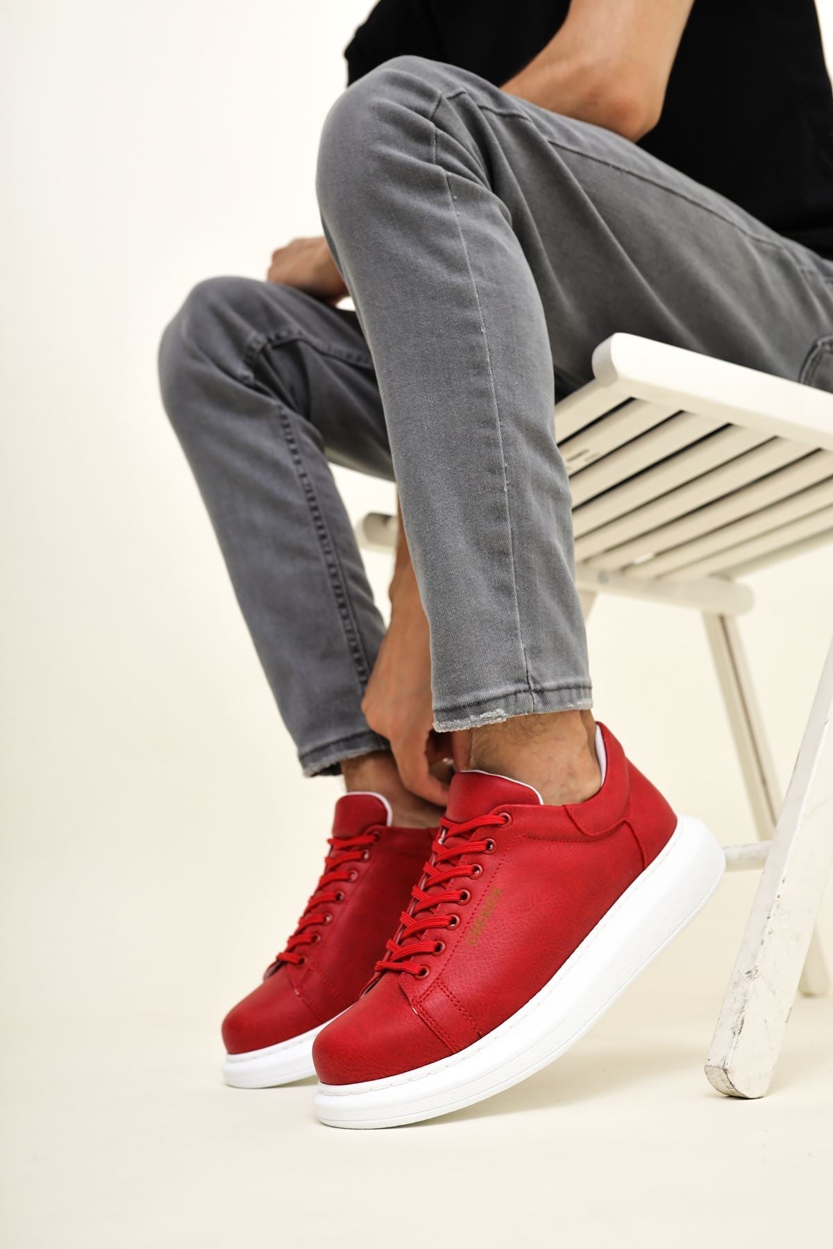 Red Sneaker CH257