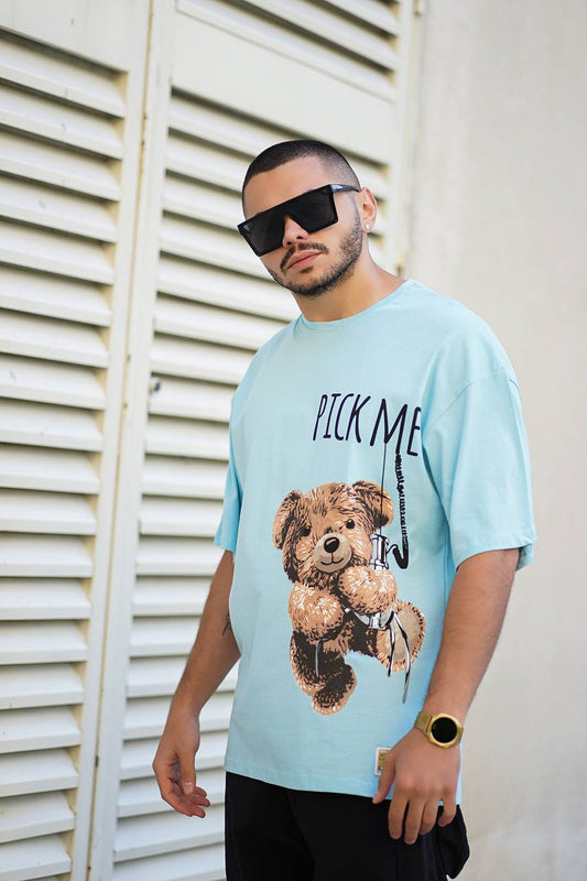 Sneakerjeans Türkisfarbenes Oversize-T-Shirt mit Teddy-Print ES74
