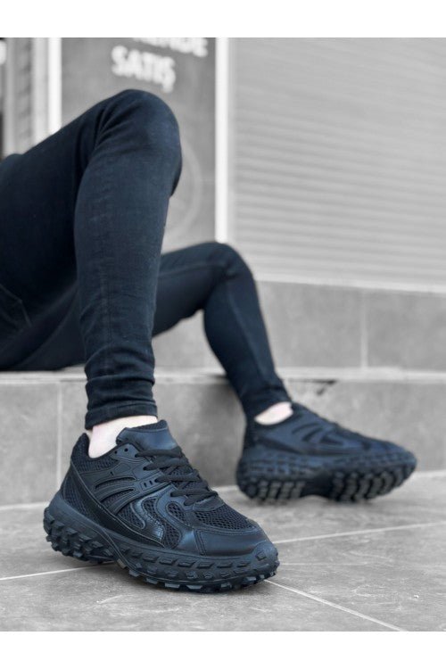 Dreifach schwarzer Sneaker BA592