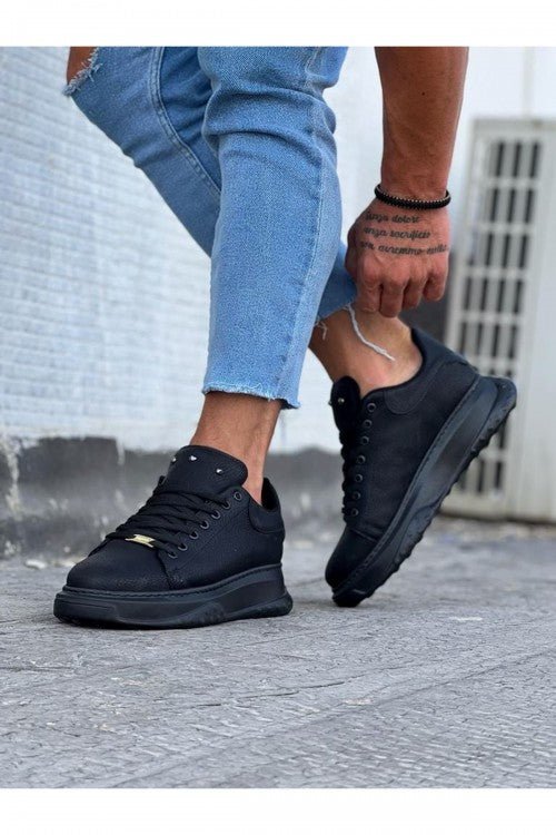 Triple Black Sneaker WG501