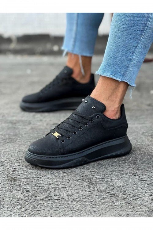 Triple Black Sneaker WG501