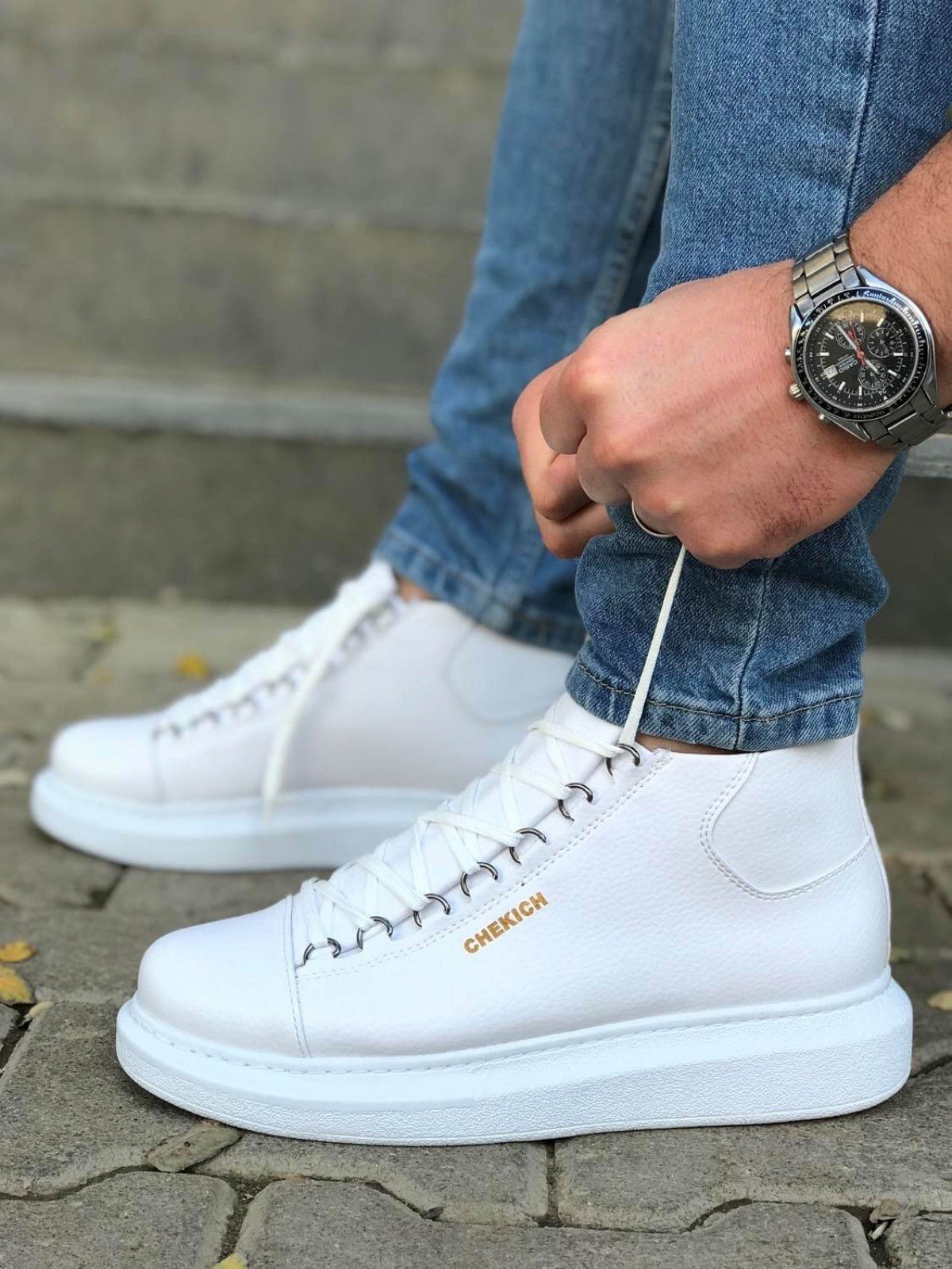 Triple White Mid Top Sneaker CH258