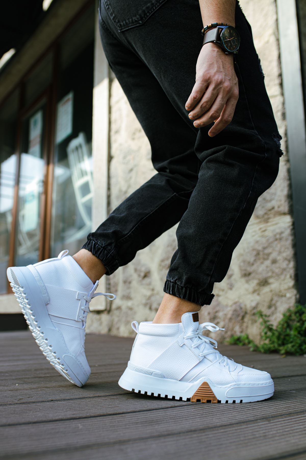 Triple White Sneaker CH057
