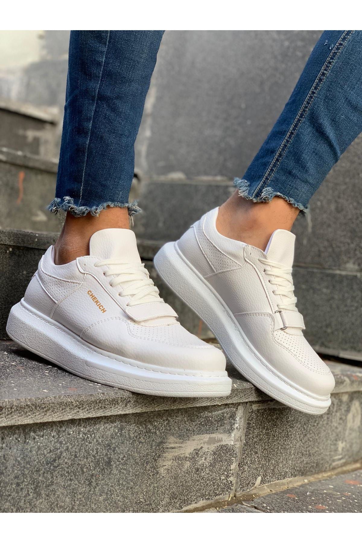 Triple White Sneaker CH073