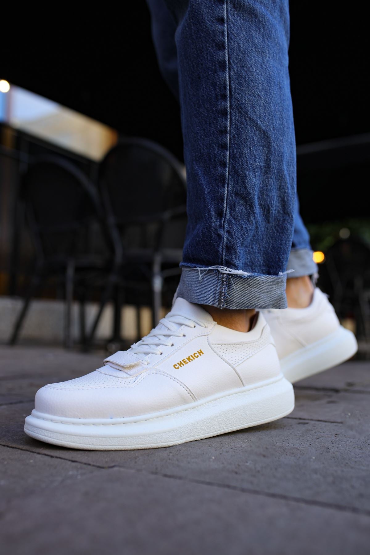 Triple White Sneaker CH073