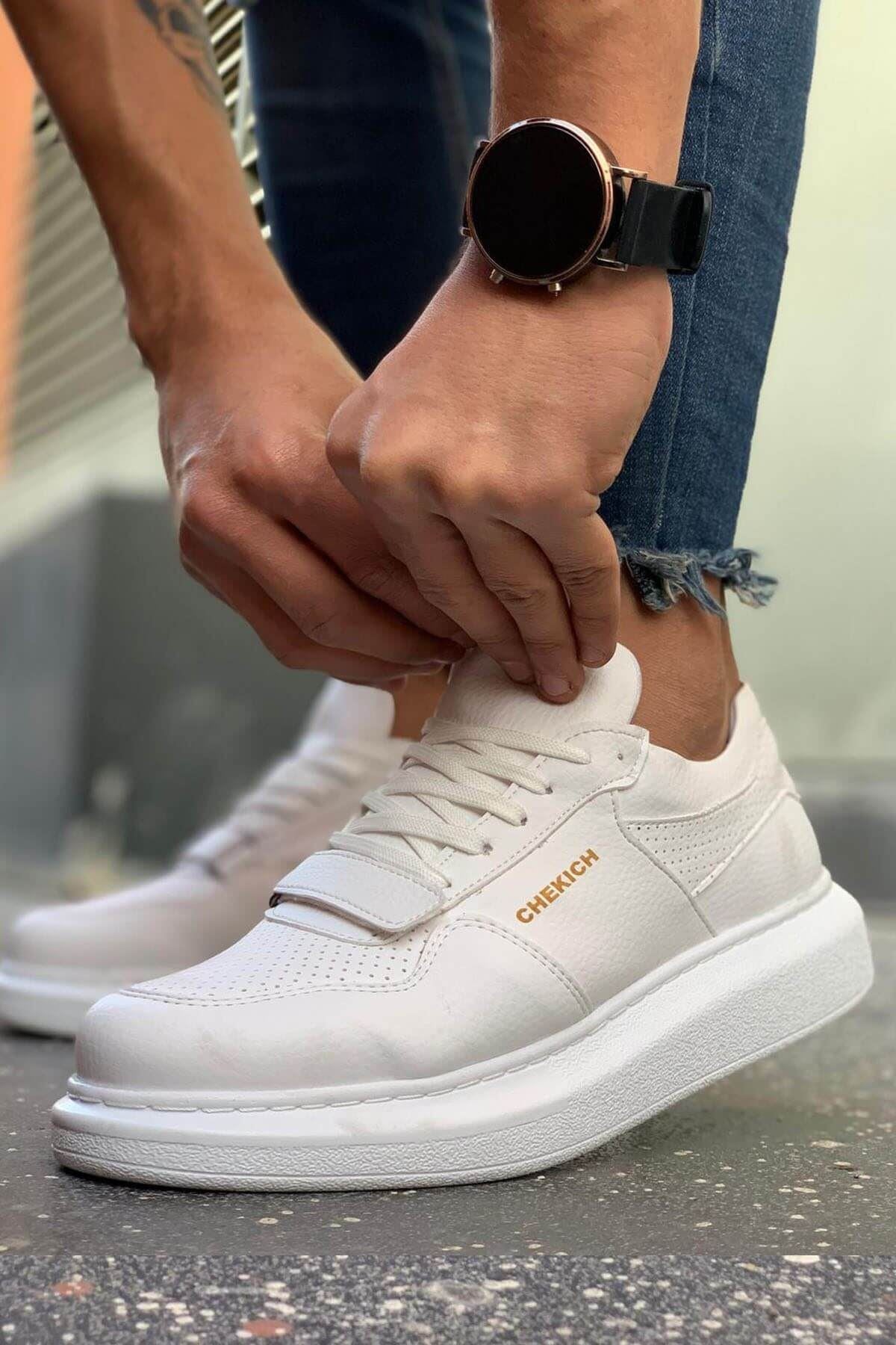 Triple White Sneaker CH073