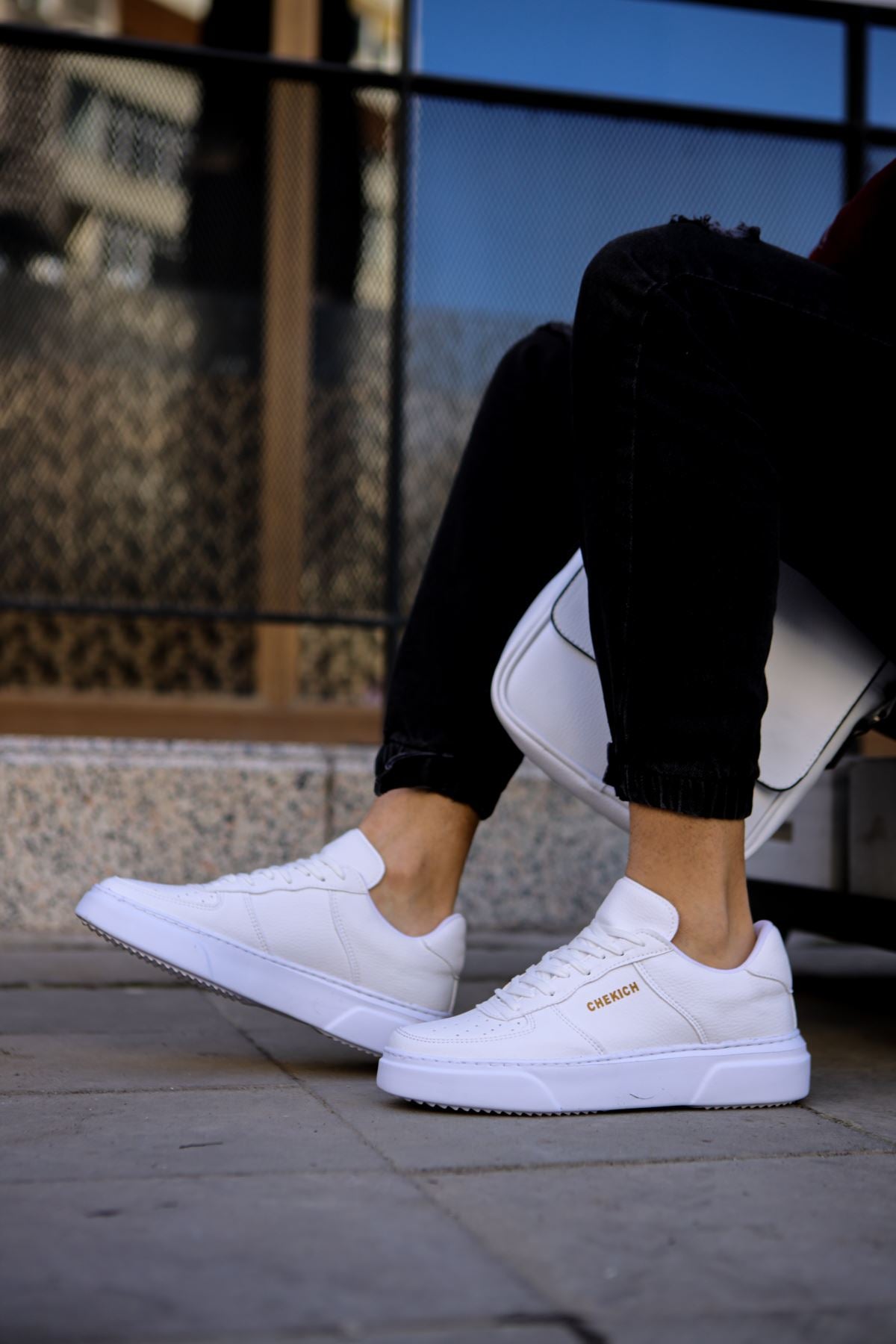 Triple White Sneaker CH087