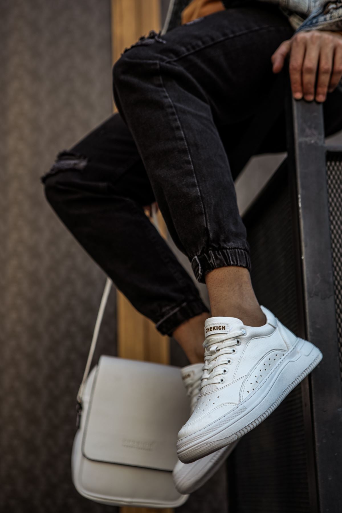 Triple White Sneaker CH115