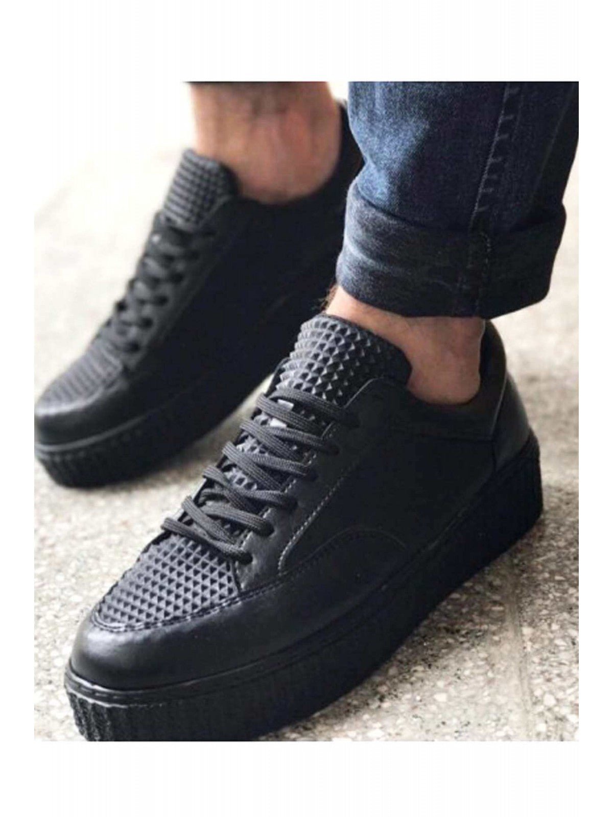 Tripple Black Sneaker CH017