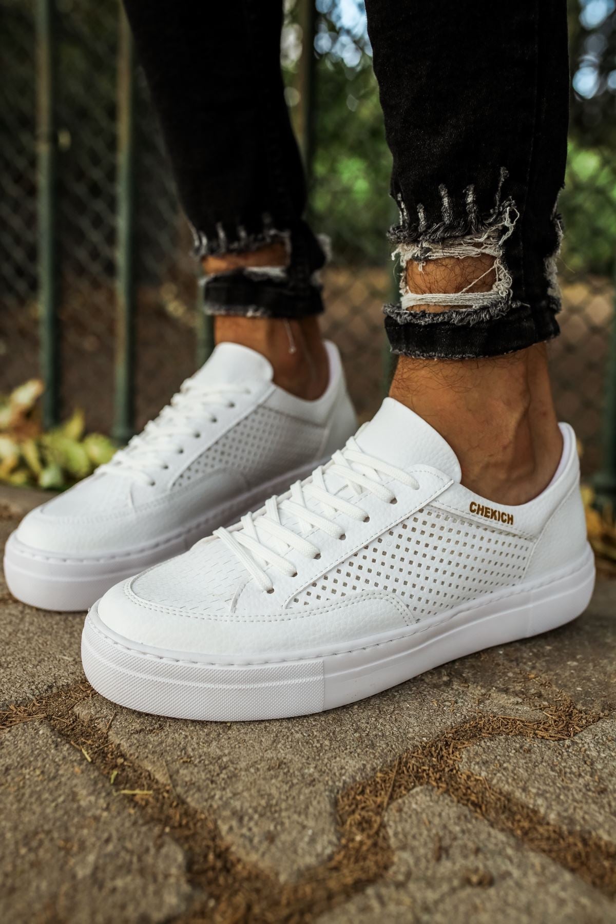 Tripple White Sneaker CH015