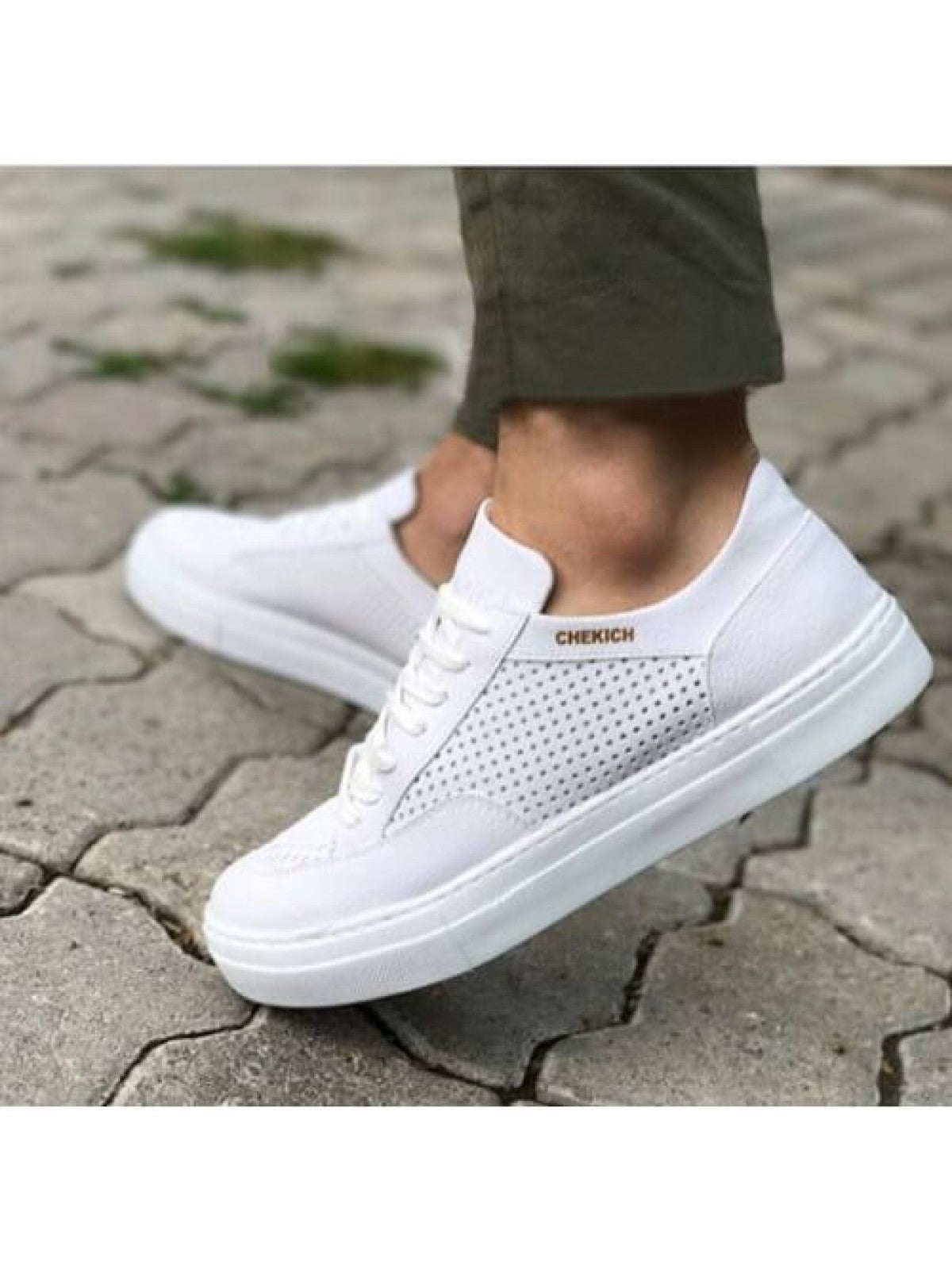 Tripple White Sneaker CH015