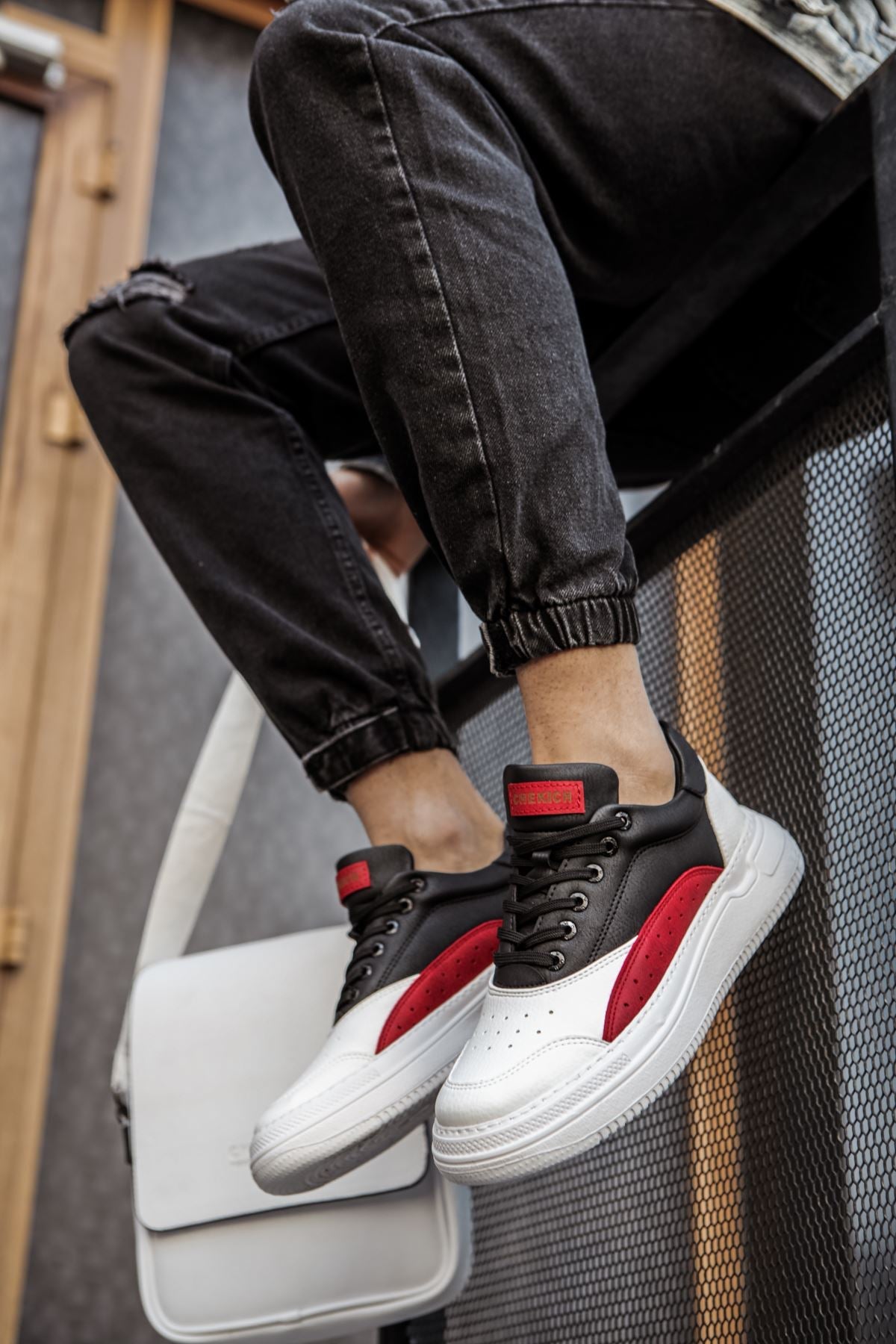 White & Red Sneaker CH115