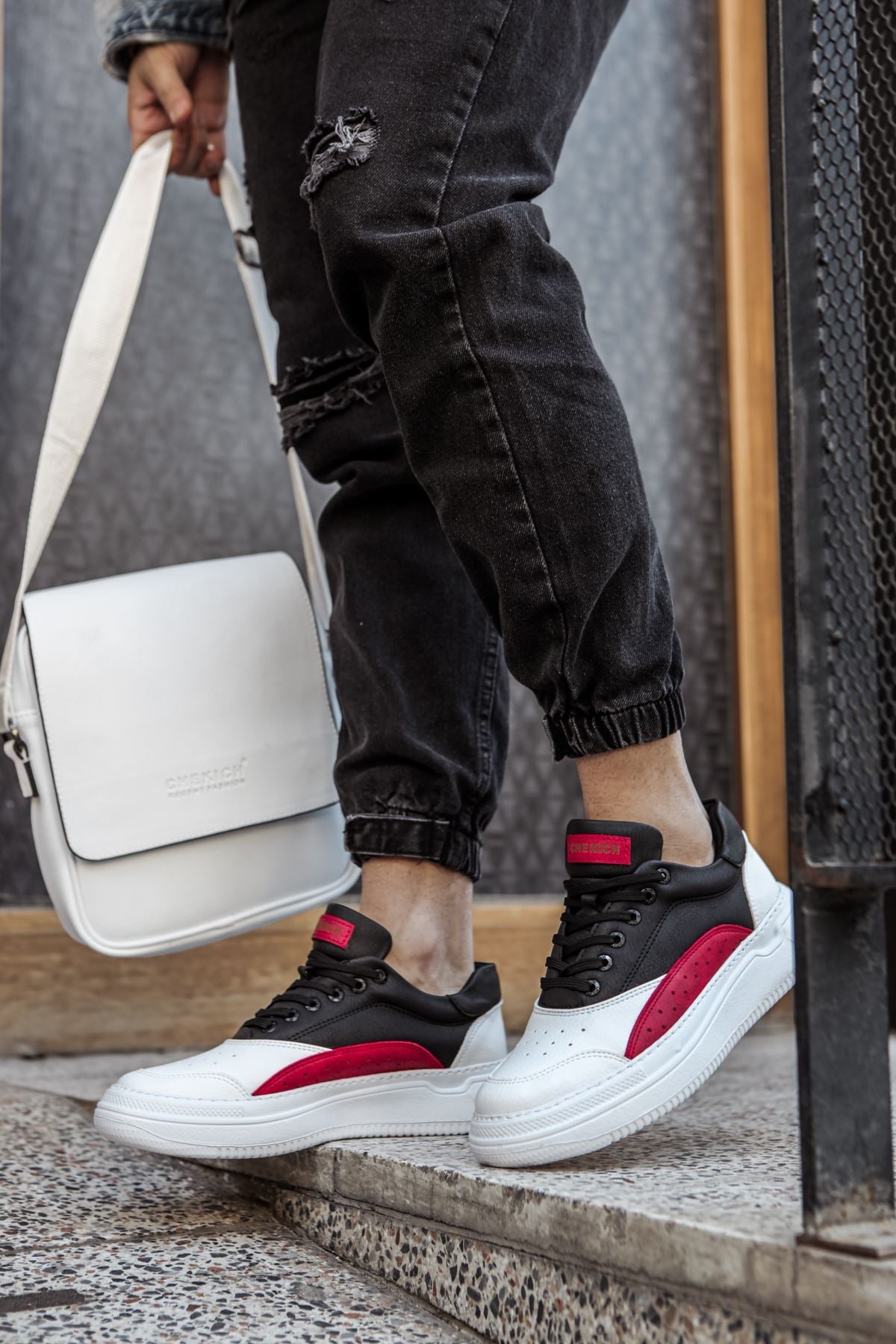 White & Red Sneaker CH115