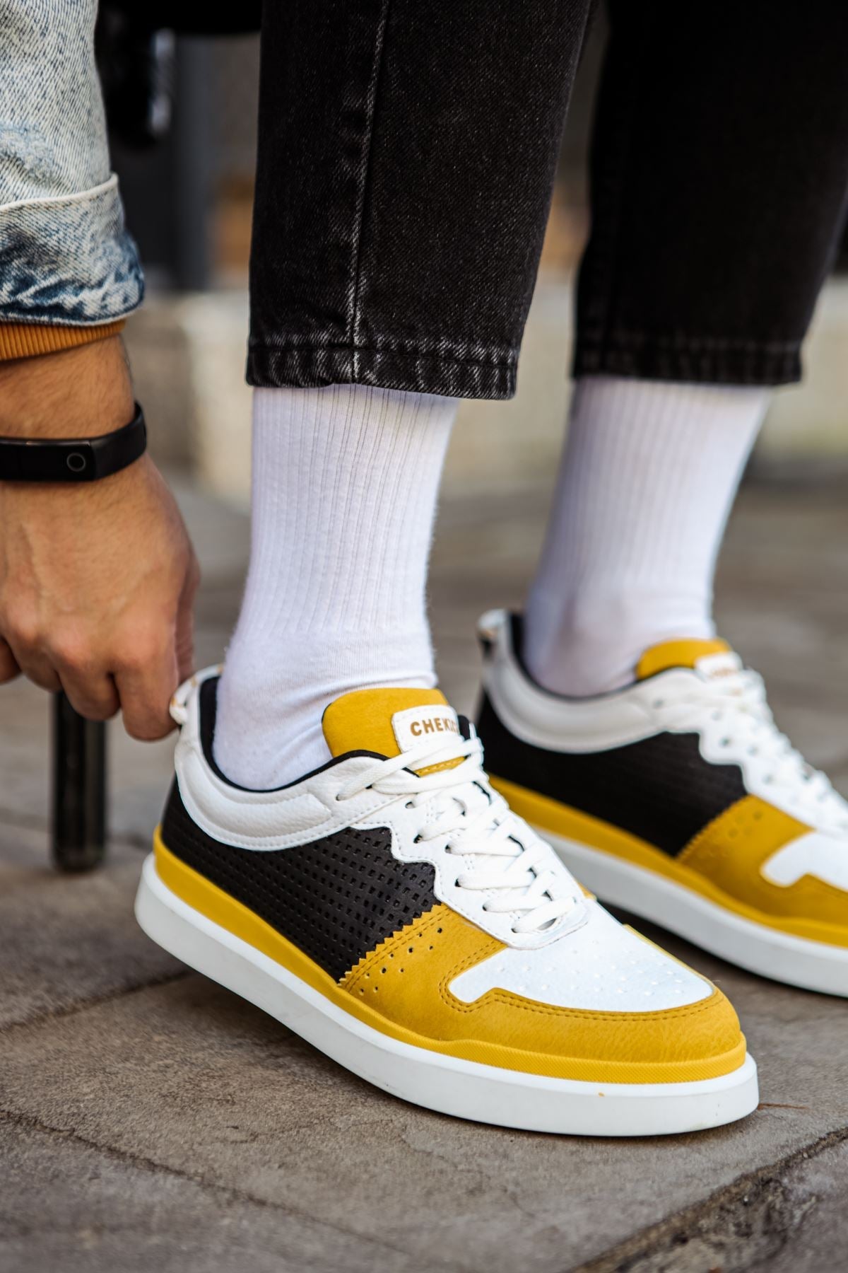 Yellow Sneaker CH109