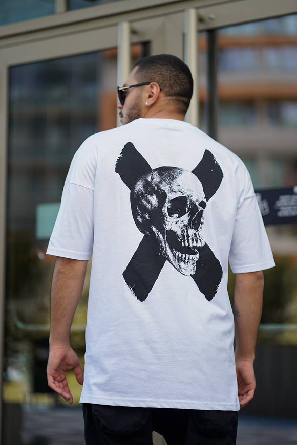 Sneakerjeans Weißes X Skull Oversize T-Shirt ES79