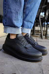 Triple Black Sneaker CH073